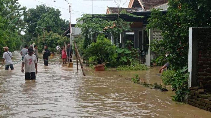 Daerah terdampak banjir di Kabupaten Ponorogo, Senin, 16 Desember 2024. Dua orang dilaporkan tewas akibat banjir ini