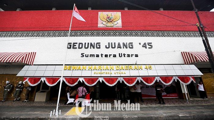 Suasana Museum Djoeang 45 Sumatera Utara saat peresmian di Jalan Pemuda, Kota Medan, Jumat (18/8). Gubernur Sumatera Utara Edy Rahmayadi meresmikan Museum Djoeang 45 Sumut sebagai bagian dari rangkaian peringatan Hari Kemerdekaan RI ke-78, tahun 2023. Peresmian itu ditandai dengan gunting pita dan mencoba aplikasi barcode berisi kisah perjuangan masa penjajahan.