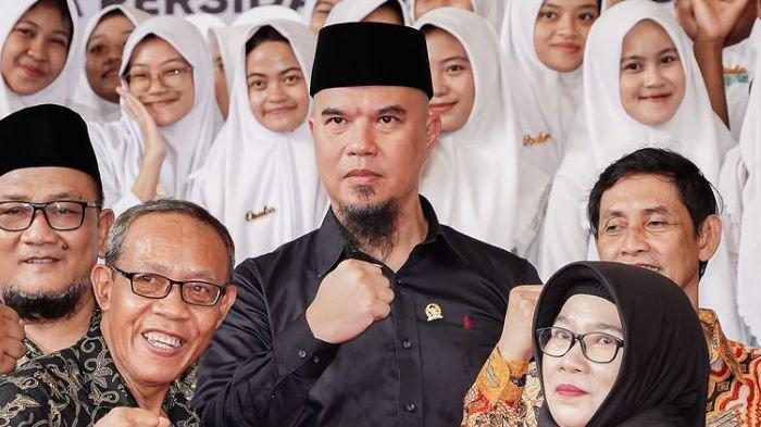 MUSISI- Ahmad Dhani, musisi yang lagi tengah jadi sorotan lantaran pembahasan royalti musik. Harta kekayaannya mencapai