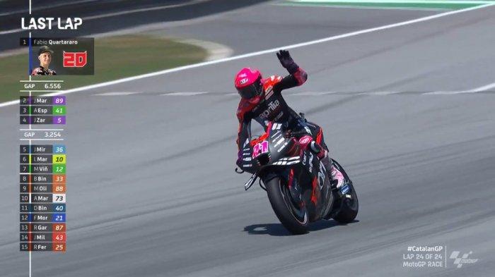 Aleix Espargaro melakukan selebrasi kemenangan padahal balapan belum berakhir di MotoGP Catalunya 2022.