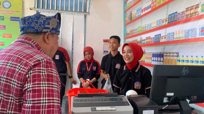 PT Midi Utama Indonesia Tbk atau Alfamidi, kembali menunjukkan komitmennya dalam mendukung pendidikan vokasi di Indonesia dengan meluncurkan program Alfamidi Class.
