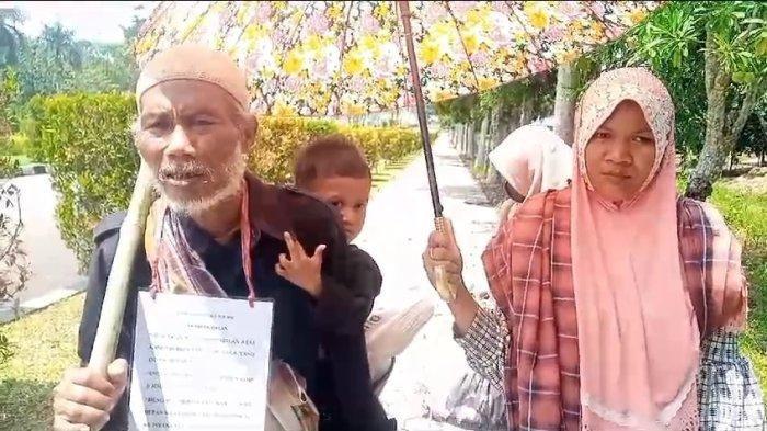 Anang Setiawan dan Keluarga Jalan Kaki dari Jambi ke Jakarta