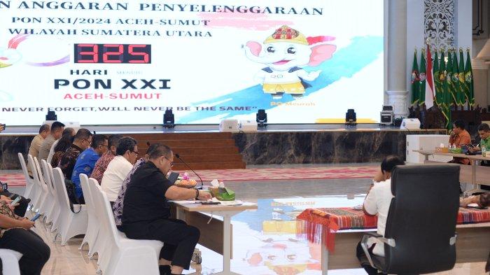 Asisten Administrasi Umum Pemerintah Provinsi Sumatera Utara (Sumut) Lies Handayani Siregar mewakili Pj Gubernur Sumut Hassanudin memimpin rapat persiapan Pekan Olahraga Nasional (PON) XXI Aceh-Sumut di Aula Raja Inal Siregar Lantai 2 Kantor Gubernur Jalan Diponegoro Nomor 30 Medan, Kamis (19/10/2023).