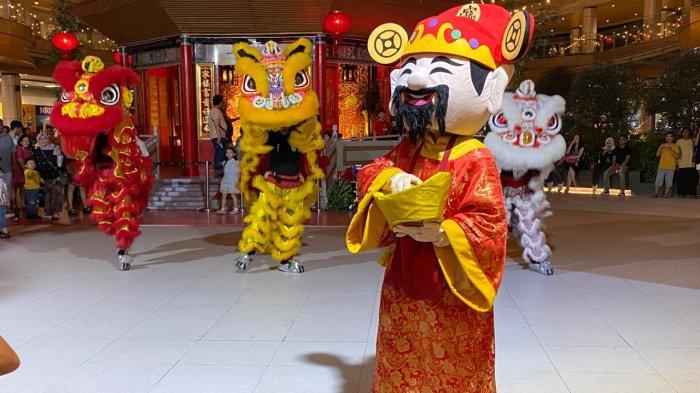 Atraksi barongsai meriahkan perayaan Cap Go Meh di Delipark Mall Medan, Sabtu (24/2/2024).