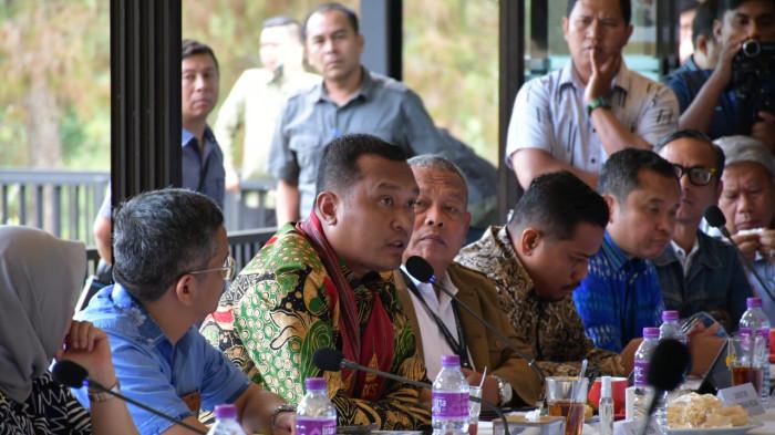 Bupati Toba Hadiri Rapat Koordinasi Kunjungan Kerja Komisi VII DPR RI di Kawasan Toba