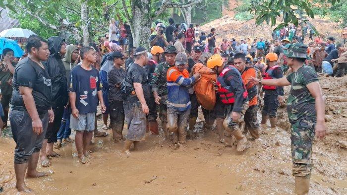 Tim SAR gabungan Brimob, TNI, dan BPBD mengevakuasi korban longsor di Desa Harang Julu, Padang Lawas, Minggu (24/11/2024), di tengah medan berat. Dapur lapangan yang didirikan Brimob Sumut juga menjadi penopang logistik bagi warga terdampak.