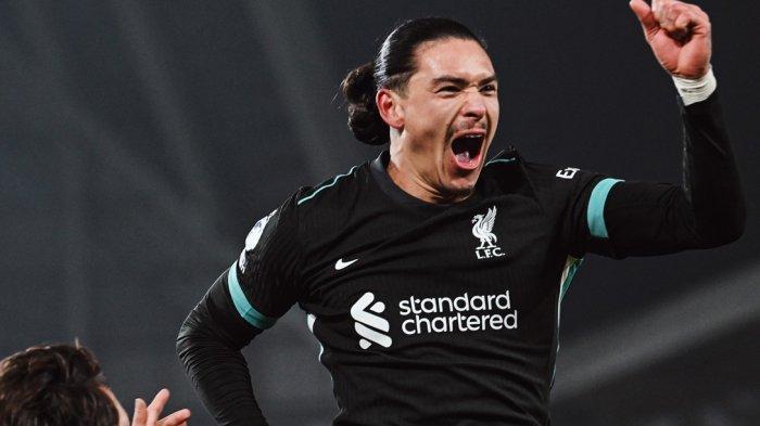 Hasil Liga Inggris - Liverpool berhasil menang dramatis di markas Brentford dengan skor 2-0 pada pekan ke-21 Liga Inggris. Darwin Nunez pahlawan kemenangan Liverpool lewat dua golnya.
