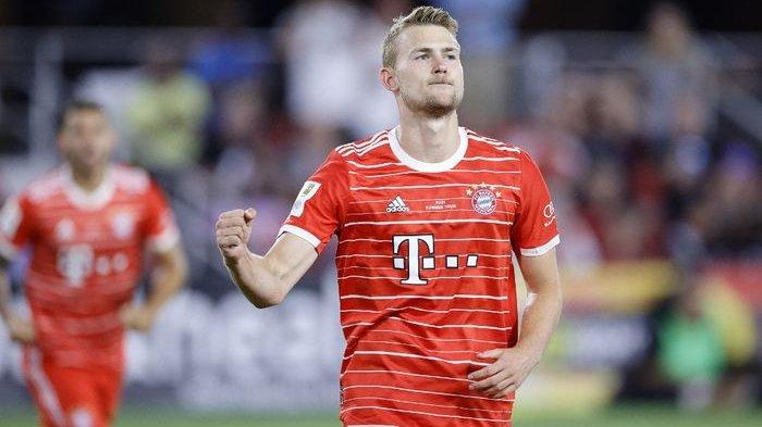 Bek Bayern Muenchen, Matthijs de Ligt, merayakan gol ke gawang DC United dalam laga pramusim di Stadion Audi Field, Rabu (20/7/2022).