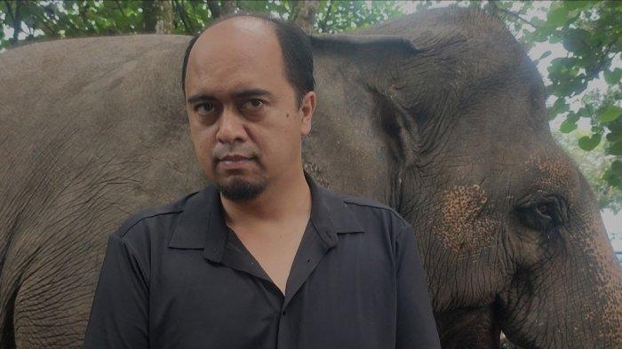 Dirut PUD Pembangunan Kota Medan saat diwawancarai di Medan Zoo, beberapa hari lalu. Ia mengklaim Pakan satwa Medan Zoo sudah tercukupi.