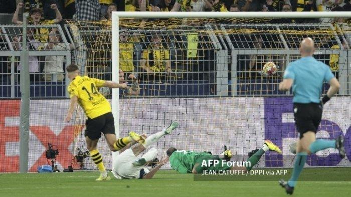 Niclas Fullkrug dari Dortmund mencetak golnya selama pertandingan sepak bola leg pertama Liga Champions UEFA, Semi-final, antara Borussia Dortmund (BVB) dan Paris Saint-Germain (PSG) pada 1 Mei 2024 di Signal Iduna Park di Dortmund, Jerman - Foto Jean Catuffe / DPPI (JEAN CATUFFE / DPPI melalui AFP)