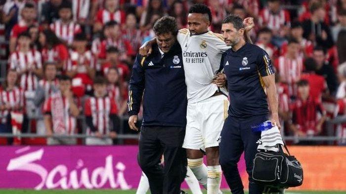 Bek Real Madrid, Eder Militao, mengalami cedera saat menghadapi Athletic Club, Minggu (13/8/2023).