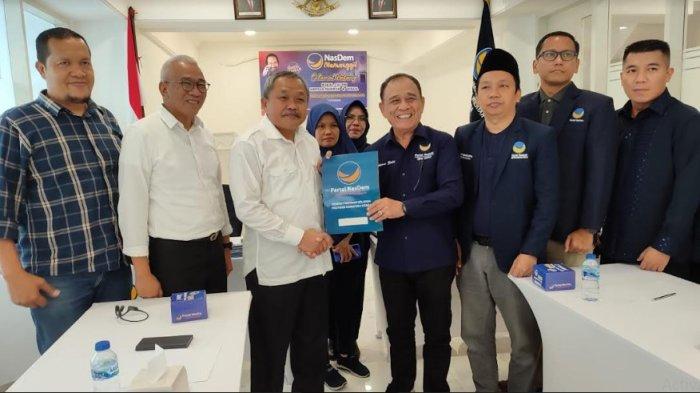 Edy Rahmayadi kembali mengambil formulir pendaftaran calon Gubernur dari Partai NasDem. Edy yang diwakilkan timnya mengambil formulir pendaftaran dihari pertama pembukaan calon kepala daerah yang dibuka NasDem pada 1 Mei 2024.