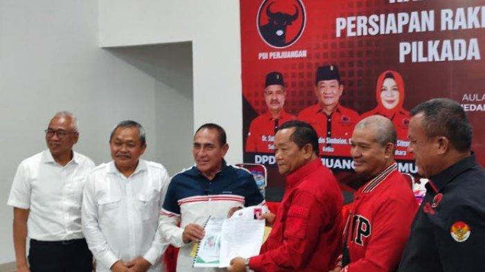 Edy Rahmayadi mendaftar menjadi calon Gubernur Sumur 2024 di kantor PDIP Sumut, Jalan Jamin Purba, Kota Medan, Senin (6/5/2024).