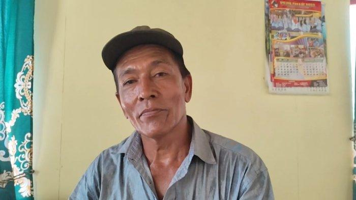Efrizal paman Ella Nanda Sari Br Hasibuan saat diwawancarai wartawan dirumahnya di Kelurahan Tangkahan Durian, Kecamatan Brandan Barat, Kabupaten Langkat, Sumatera Utara, Jumat (2/8/2024).
