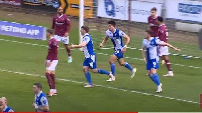 Elkan Baggott tampil untuk Bristol Rovers saat menantang tuan rumah Northampton pada lanjutan pekan ke-34 League One, Sabtu (17/2/2024).