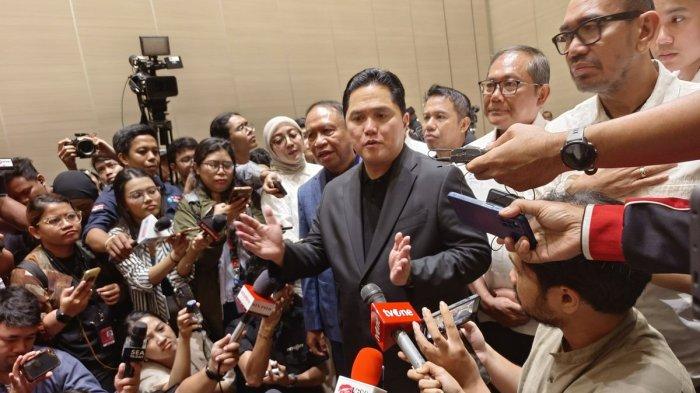 Ketua Umum PSSI Erick Thohir berbicara kepada media pada sesi doorstop usai konferensi pers di mana ia memecat pelatih Shin Tae-yong pada Senin (6/1/2025).(KOMPAS.com/Firzie A. Idris)
Kompascom+ baca berita tanpa iklan: https://kmp.im/plus6
Download aplikasi: https://kmp.im/app6