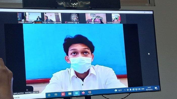 Gaga Muhammad jalani sidang secara virtual saat dipantau di Pengadilan Negeri Jakarta Timur, Kamis (16/12/2021). Sidang ini terkait kecelakaan yang dialami mendiang Laura Anna