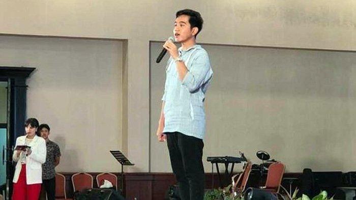 Gibran Rakabuming Raka bertemu ratusan relawan Bolone Mase di Kota Solo, Jawa Tengah (Jateng), pada Jumat (1/3/2024). (KOMPAS.COM/Fristin Intan Sulistyowati)