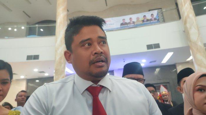Gubernur Sumut Bobby Nasution Saat diwawancarai di Gedung DPRD Sumut beberapa hari lalu. Bobby mengklaim, angka kemiskinan di Sumut menurun di tahun 2025.