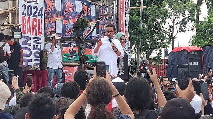 Capres nomor urut 1, Anies Baswedan di Kampung Muka, Ancol, Jakarta Utara, Senin (29/1/2024).