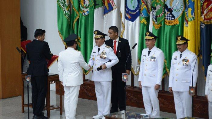 Menteri Dalam Negeri (Mendagri) Republik Indonesia Tito Karnavian melantik Penjabat (Pj) Gubernur Provinsi Sumatera Utara (Sumut) Hassanudin di Aula Sasana Bhakti Praja lantai 3 Gedung C Lantor Kementerian Dalam Negeri Jalan Medan Merdeka Utara Jakarta Pusat. Selasa (5/9/2023). Mendagri turut melantik Delapan Pj Gubernur lainnya dalam kesempatan itu.