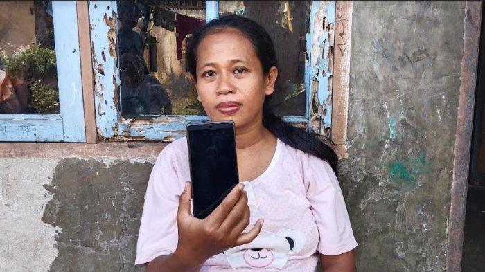 Ibu korban, Maya ketika ditemui di rumah orangtuanya di Desa Tumpatan Nibung Kecamatan Batang Kuis Kabupaten Deli Serdang, Senin (28/10/2024).