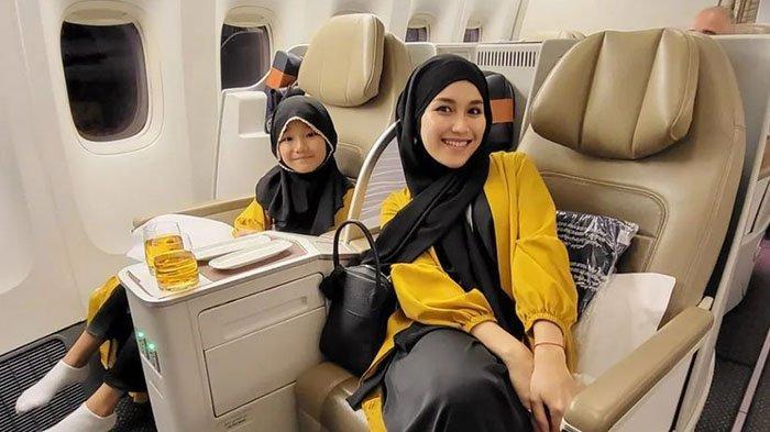 Ikut Umroh, Potret Bilqis Anak Ayu Ting Ting dan Enji Baskoro Sukses Mencuri Perhatian, Intip Gayanya.