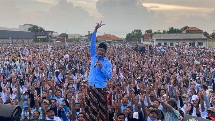 Kemunculan Bupati Sidoarjo Ahmad Muhdlor Ali atau Gus Muhdlor memberikan dukungan kepada Prabowo-Gibran di Pondok Pesantren Bumi Shalawat di Sidoarjo, Jawa Timur, Kamis (1/2/2024).