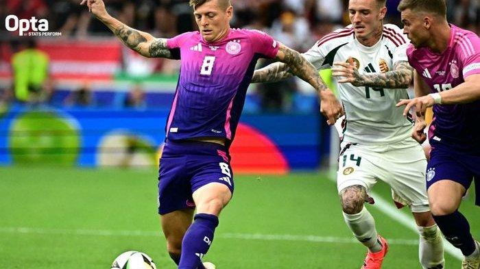 Gelandang Timnas Jerman, Toni Kroos, kembali mencatatkan rekor luar biasa dalam hal jumlah operan sukses saat melawan Hongaria, Rabu (19/6/2024) malam WIB.