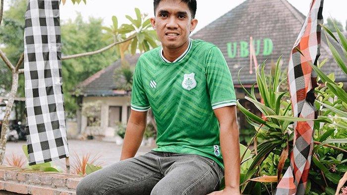 Jelang kompetisiLiga 2 musim 2023/2024, eks penggawa Timnas Sepakbola Pantai Indonesia, Junius Bate dikontrak PSMS Medan, Kamis (20/7/2023). Junius Bate merupakan pesepakbola asal Bali.