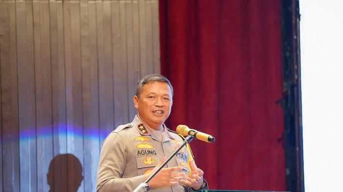 Kapolda Sumut Irjen Agung Setya Imam Effendi memberi pengarahan pada talkshow yang dilaksanakan Tribun Medan dengan tema 'Bersandar pada Negara Wujudkan Kolaborasi Presisi untuk Terciptanya Pemilu Damai 2024 dan Bermartabat Tanpa Hoaks, di Ballroom Hotel Grand Mercure, Kota Medan, Senin (6/11/2023).