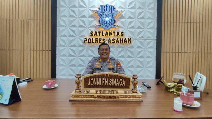 OPERASI PATUH TOBA: Kasat Lantas Polres Asahan, AKP Jhoni F Sinaga menerangkan akan dilakukan operasi patuh toba 2025 pada 14 Juli 2025 hingga 27 Juli 2025. Beberapa target pelanggaran dijelaskan Kasat Lantas agar masyarakat tetap mematuhi peraturan lalulintas. (Alif Alqadri Harahap/tribun-medan.com)