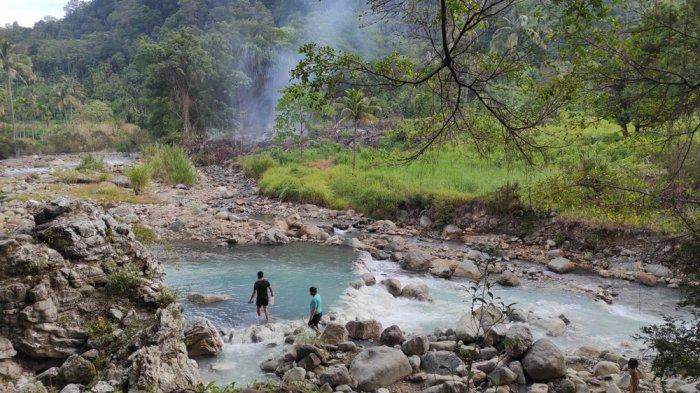 Keindahan alam Sungai Dua Rasa yang berada di Negeri Gugung, Kecamatan Sibolangit, Kabupaten Deli Serdang, Sumatera Utara. Wisata alam yang satu ini juga kerap disebut hidden paradise di tengah hutan belantara Sibolangit.