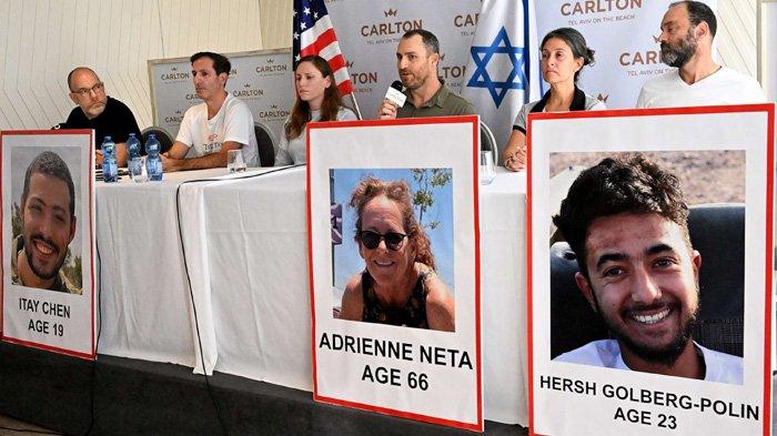 Keluarga Amerika-Israel yang orang-orang tercintanya hilang dan diyakini disandera oleh Hamas di Gaza berbicara pada konferensi pers di Tel Aviv, Israel, pada 10 Oktober 2023.
(Debbie Hill/UPI melalui Shutterstock via ABC News)