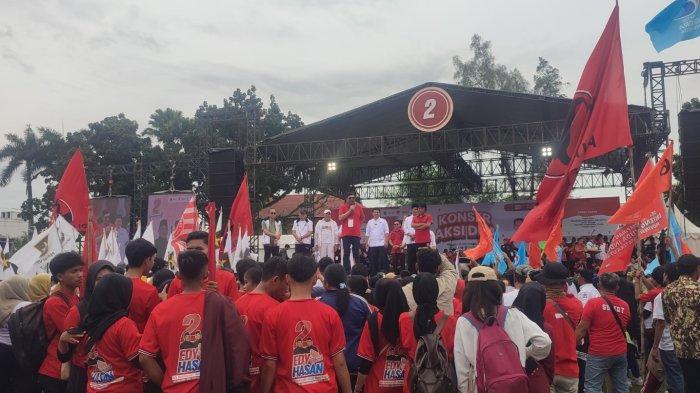 Ketua DPP PDI Perjuangan Bidang Ideologi dan Kaderisasi Djarot Saiful Hidayat saat memberikan sambutan di kampanye akbar Paslon Edy-Hasan, Ridha Rani, Minggu (10/11/2024).