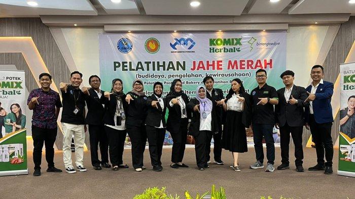 Komix Herbal berikan pelatihan jahe merah untuk masyarakat wilayah rawan narkotika dalam rangka alternative development bersama BNN (17/7/2024).