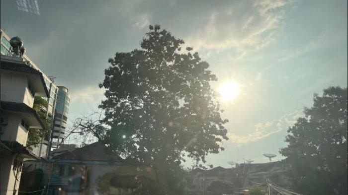 CUACA PANAS: Kondisi cuaca panas di Medan, Minggu (1/7/2025). Hari ini BMKG prediksi, cuaca panas di Medan yang suhunya masih capai 37 derajat celcius. (Tribun-medan/Anisa)