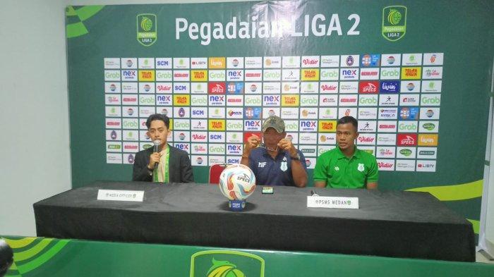 Konferensi Pers Pelatih Kepala PSMS Medan, Miftahudin Mukson ( Tengah) dan Pemain PSMS Medan, Joko Susilo (Kanan) seusai pertandingan menghadapi PSIM Yogyakarta di Stadion Mandala Krida, Yogya, Jumat (12/1/2024) sore.