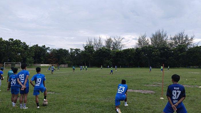 Pemain PSDS Deliserdang saat menjalani latihan di Lapangan KB Lubukpakam, Senin (21/8/2023).