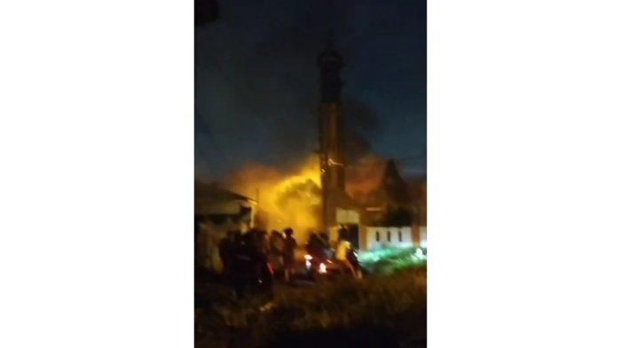 Masjid As-Sa'adah di Jalan Alumunium 4, Gang Tawon, Kelurahan Tanjung Mulia, Kecamatan Medan Deli yang terbakar, Selasa (8/8/2023) sekitar pukul 23:00 WIB malam