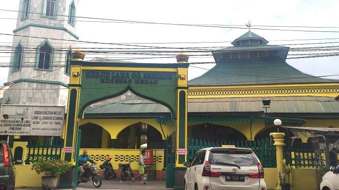 Masjid Lama Gang Bengkok yang merupakan satu diantara masjid bersejarah di Kota Medan, Minggu (3/4/2022)