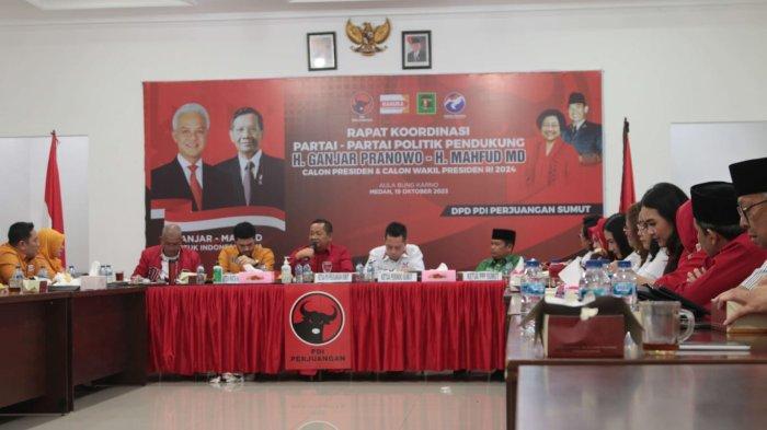 Ketua DPD PDI Perjuangan Sumut Drs Rapidin Simbolon MM pimpin Rapat Koordinasi Partai Politik Pendukung H Ganjar Pranowo dan H Mahfud MD sebagai Calon Presiden dan Wakil Presiden RI di Kantor DPD PDI Perjuangan Sumut, Kamis (19/10/2023). Rapat diikuti ketua DPW PPP Sumut diwakili Sekwil Usman Effendi Sitorus, Ketua DPD Hanura Sumut El-Adrian Shah dan Ketua DPW Partai Perindo Sumut, Ir Rudi Zulham Hasibuan membahas langkah-langiah strategi pemenangan.
