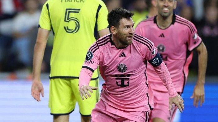 Selebrasi Lionel Messi dalam laga leg pertama 16 besar CONCACAF Champions Cup 2024 antara Nashville vs Inter Miami di GEODIS Park, 7 Maret 2024. Terkini, seorang wanita berumur 90 tahun selamat dari penculikan karena menyebut nama Lionel Messi.(AFP/DONALD PAGE)