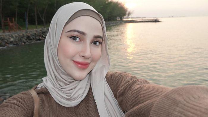 Miskah Shafa melahirkan