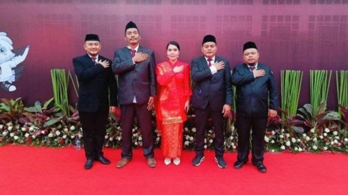 Mutia Atiqah (tengah) ditunjuk sebagai ketua Komisi Pemilihan Umum (KPU) kota Medan. Mutia adalah satu satunya perempuan yang terpilih sebagai komisioner KPU periode 2023 - 2028. /HO