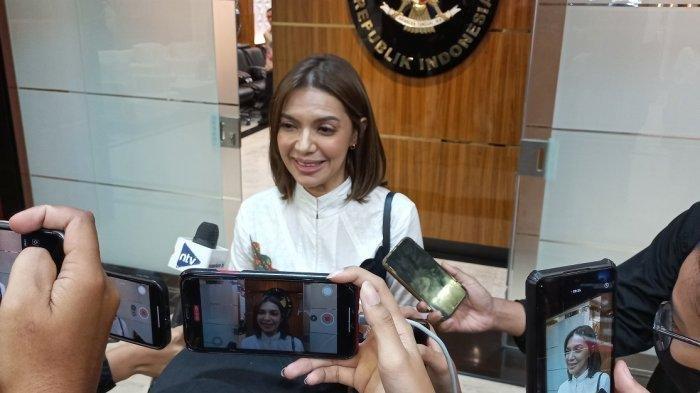 TANGGAPI AMIEN RAIS - Jurnalis sekaligus anggota Tim Percepatan Reformasi Hukum yang dibentuk Menko Polhukam RI Mahfud MD, Najwa Shihab, usai konferensi pers di kantor Kemenko Polhukam RI Jakarta Pusat pada Jumat (9/6/2023). (Tribunnews.com/Gita Irawan)