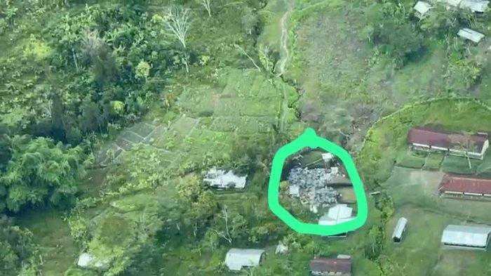 OPM BUNUH GURU - Organisasi Papua Merdeka (OPM) serang guru dan bakar sekolah di Yahukimo, Papua Pegunungan, Jumat (21/3/2025).
