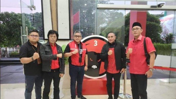 PDIP dan calon Gubernur Sumatera Utara Edy Rahmayadi semakin lengket menjelang pendaftaran calon kepala daerah di Sumut.