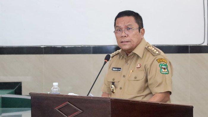 PENGANTAR LKPJ 2024, Wali Kota Pematangsiantar, Wesly Silalahi saat menghadiri rapat Paripurna DPRD,