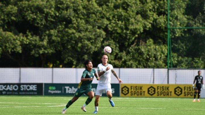 Pemain asing PSMS Medan, Sebastijan Antic (kanan) belum pulih dari cedera setelah melawan FC Bekasi City. PSMS Medan belum pastikan bisa turunkan Antic melawan PSPS Pekanbaru.